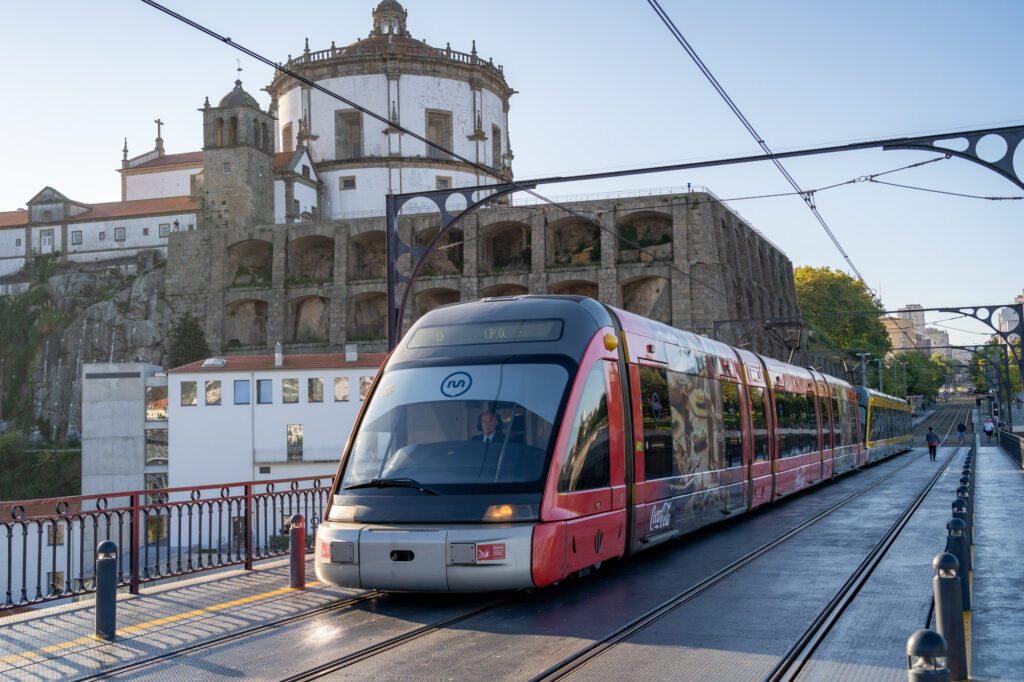 How to get to Media Markt in Vila Nova De Gaia by Bus, Metro or Train?
